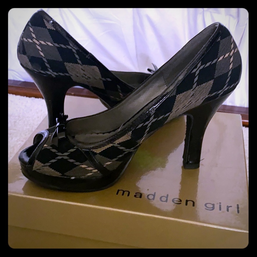 Peep toe heels